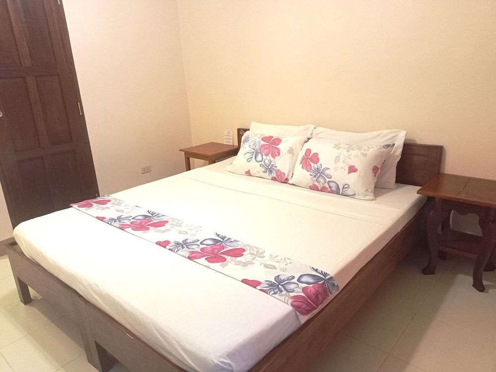 Ausan Beach Front Cottage and Restaurant Standard Double Aircon Room 8