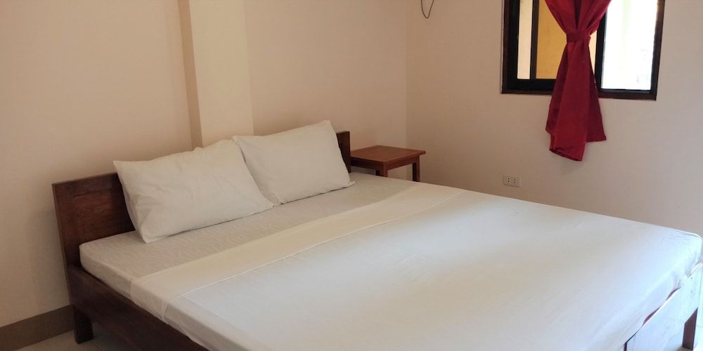 Ausan Beach Front Cottage and Restaurant Standard Double Aircon Room 4