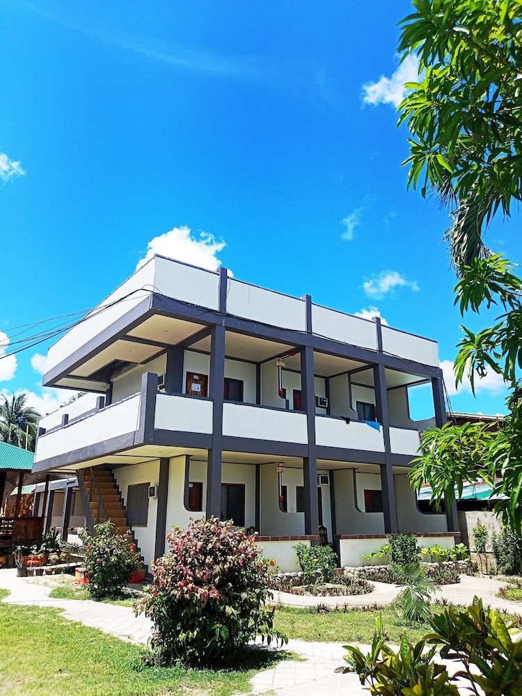 Ausan Beach Front Cottage and Restaurant Double Aircon Room with Sea View 2