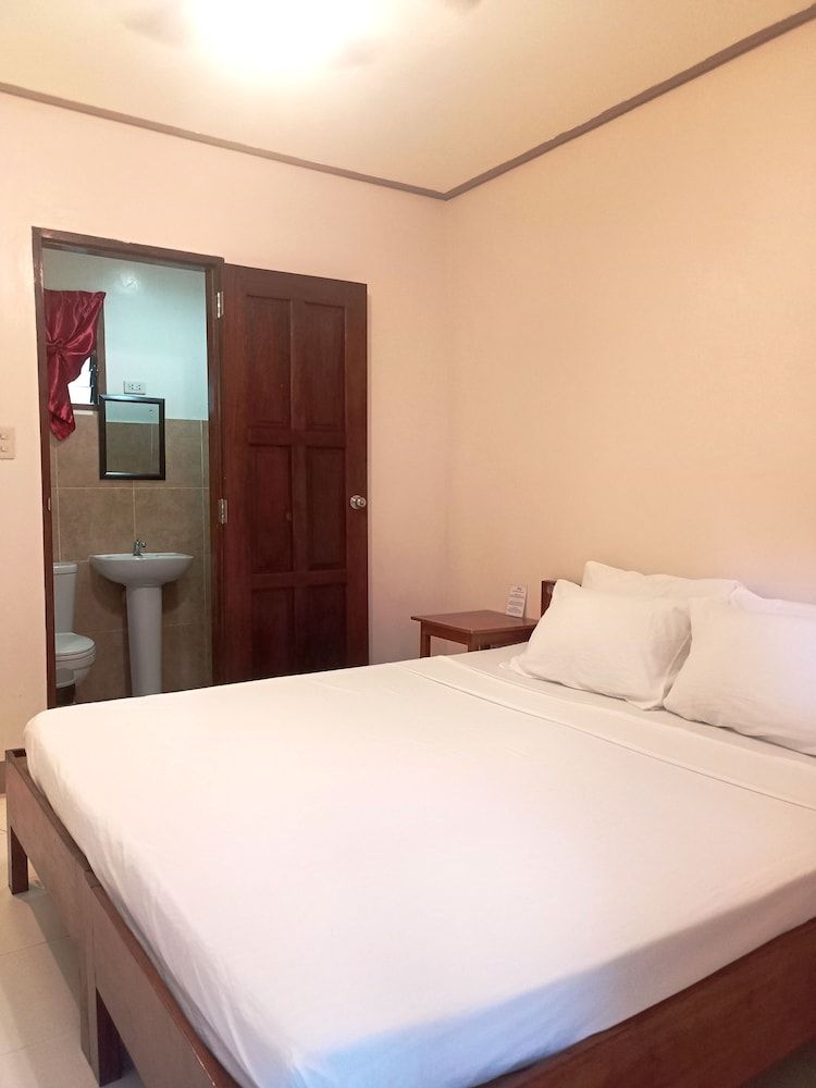 Ausan Beach Front Cottage and Restaurant Standard Double Aircon Room 10