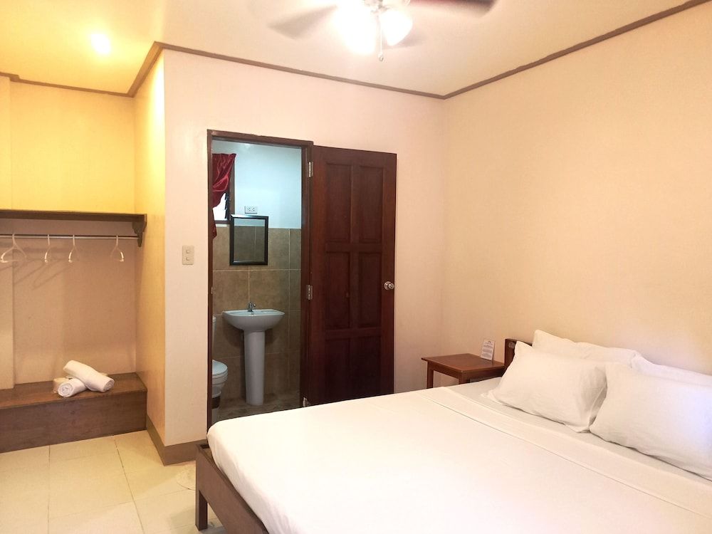 Ausan Beach Front Cottage and Restaurant Standard Double Aircon Room 9