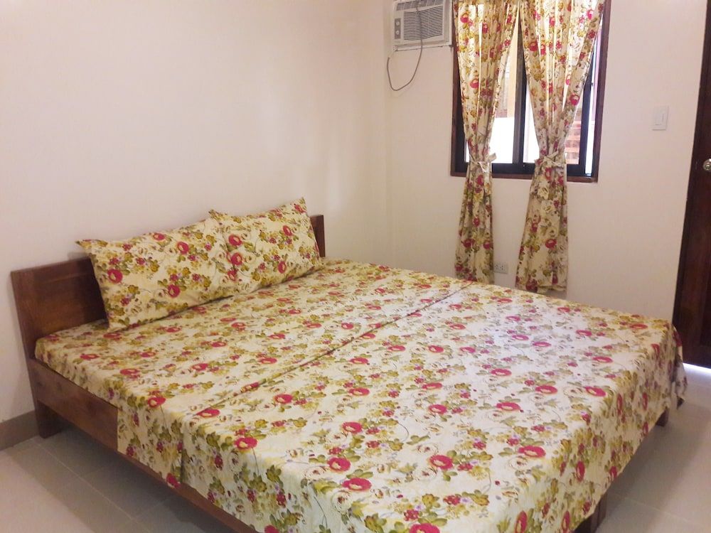 Ausan Beach Front Cottage and Restaurant Standard Double Aircon Room 3