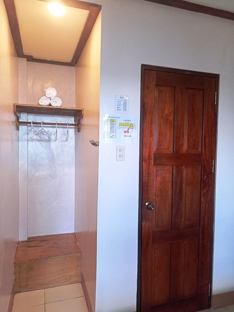 Ausan Beach Front Cottage and Restaurant Double Aircon Room with Sea View 18