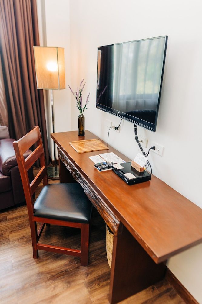 Nature's Village Resort Deluxe Room 6