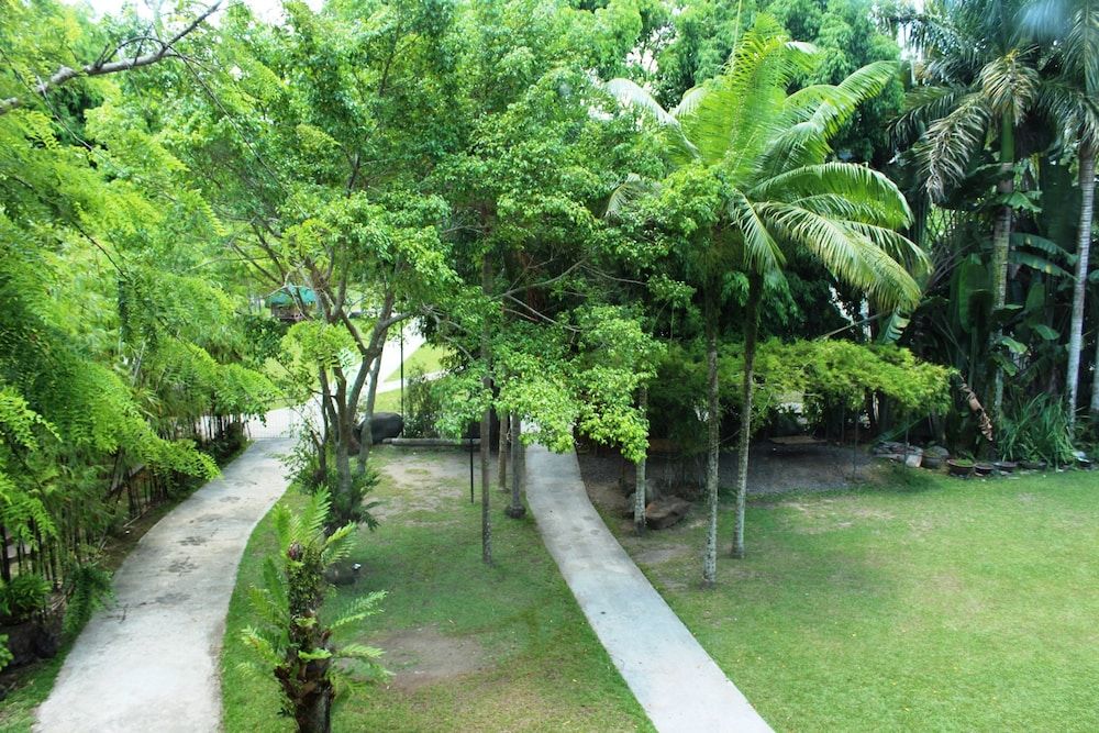 Nature's Village Resort Deluxe Room 8