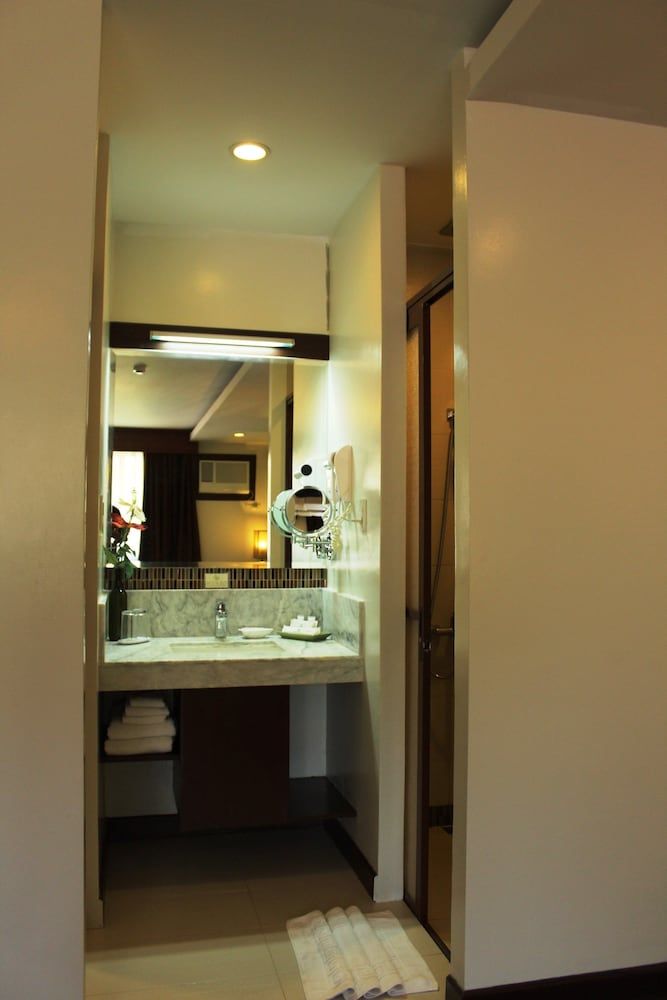 Nature's Village Resort Deluxe Room 9