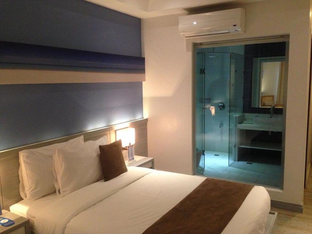 iCove Beach Hotel Executive Suite 4