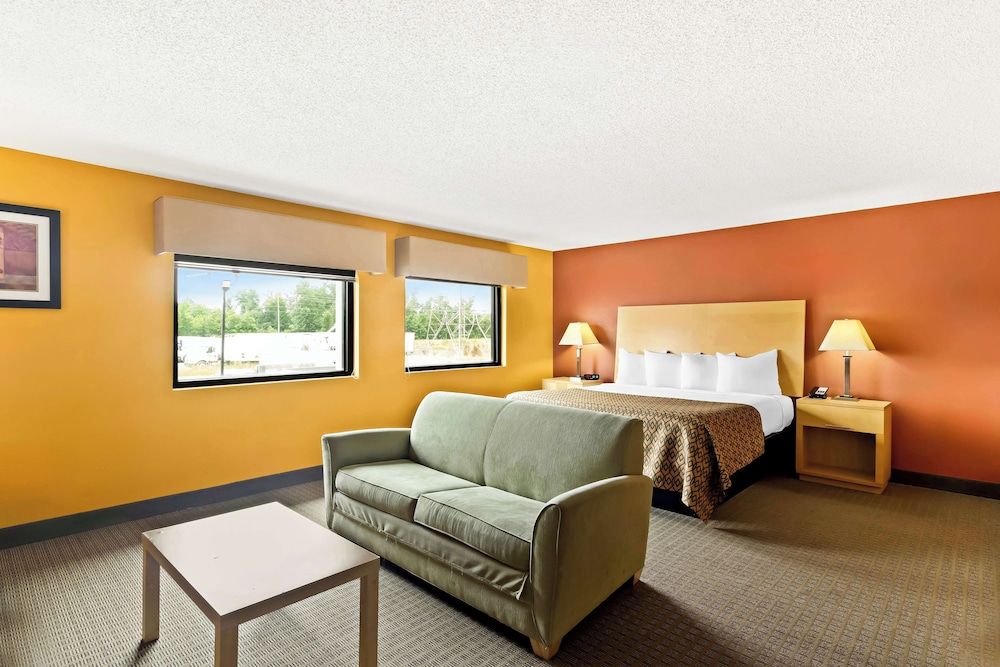 Standard Room, 1 King Bed, Non Smoking, Refrigerator & Microwave (Oversized Room)