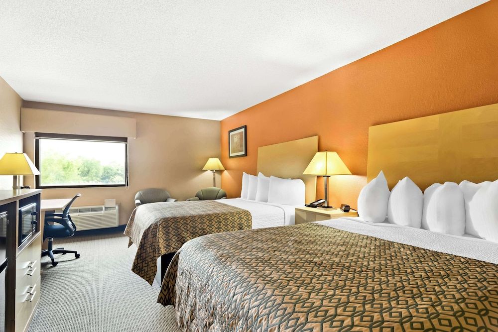 Best Western Paducah Inn Standard Room, 2 Queen Beds, Non Smoking, Refrigerator & Microwave 2