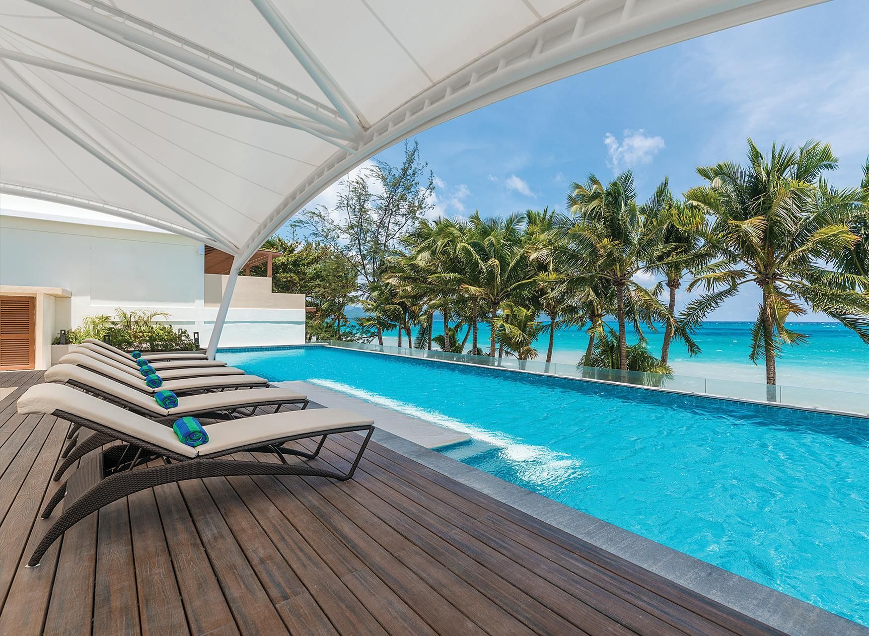 swimming pool [outdoor]