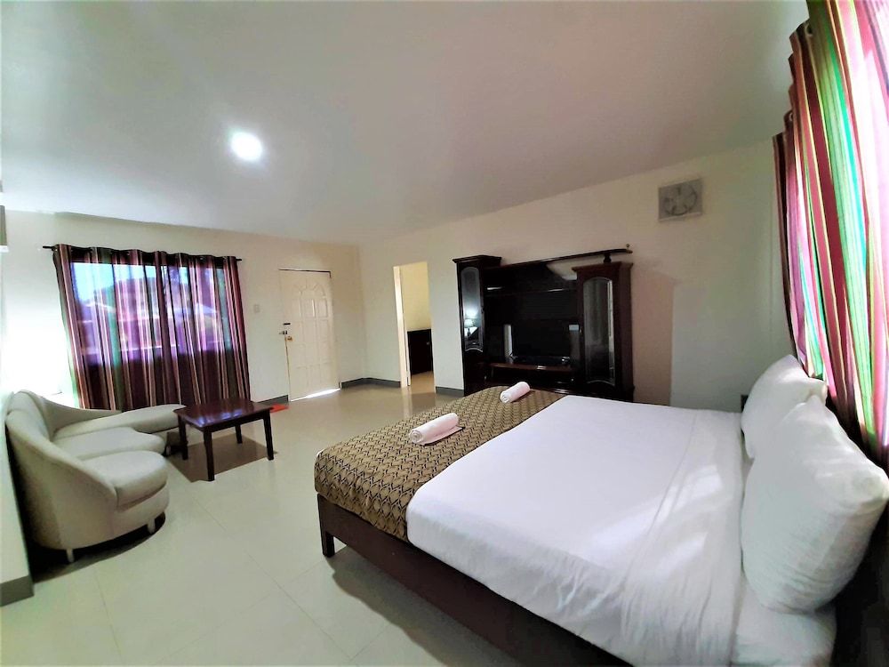 Conrada's Place Hotel and Resort Family Suite 2