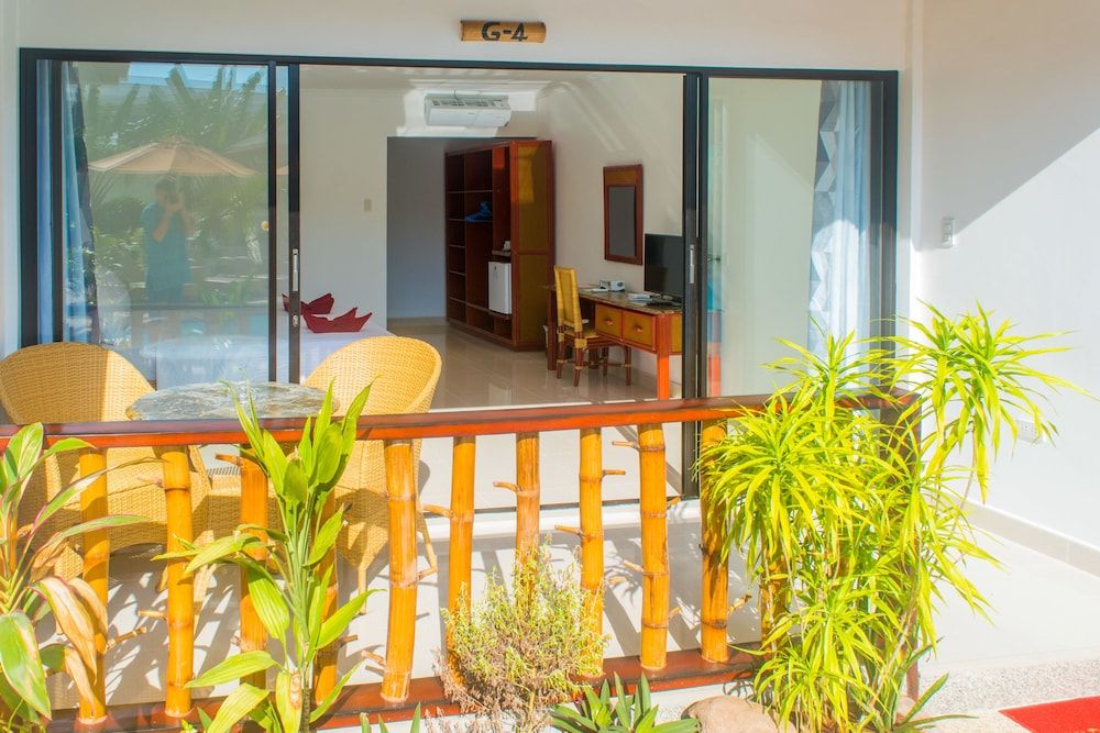 Alona Vida Beach Hill Deluxe Room 10