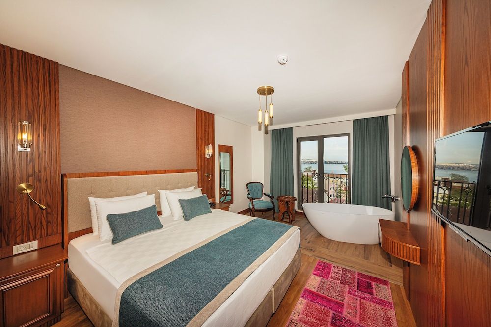 undefined Triton Hotel 4