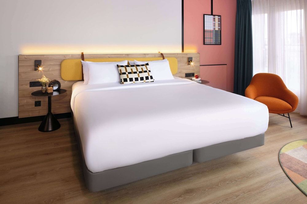 Deluxe Room, Canal View (Extra Bed 3 Adults)