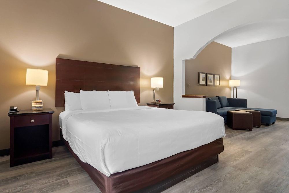 Suite, 1 King Bed, Non Smoking