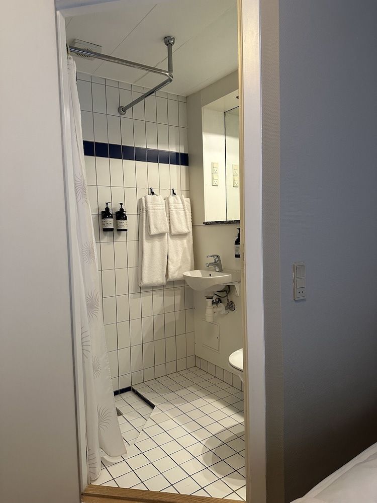 Savoy Hotel Standard Double Room, 1 Queen Bed, Non Smoking, Courtyard View (Medium) 21