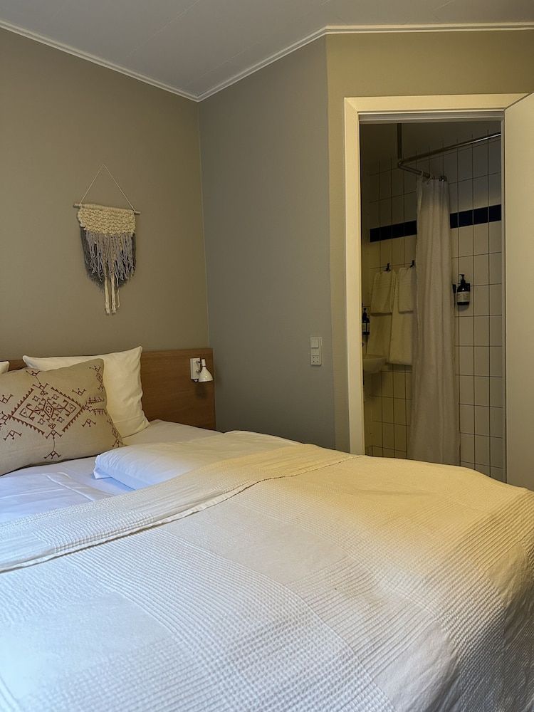 Savoy Hotel Standard Double Room, 1 Queen Bed, Non Smoking, Courtyard View (Medium) 8