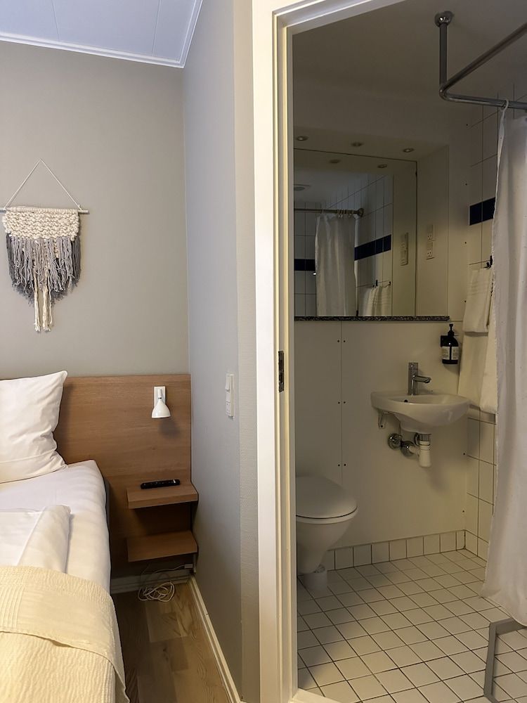 Savoy Hotel Standard Double Room, 1 Queen Bed, Non Smoking, Courtyard View (Medium) 19