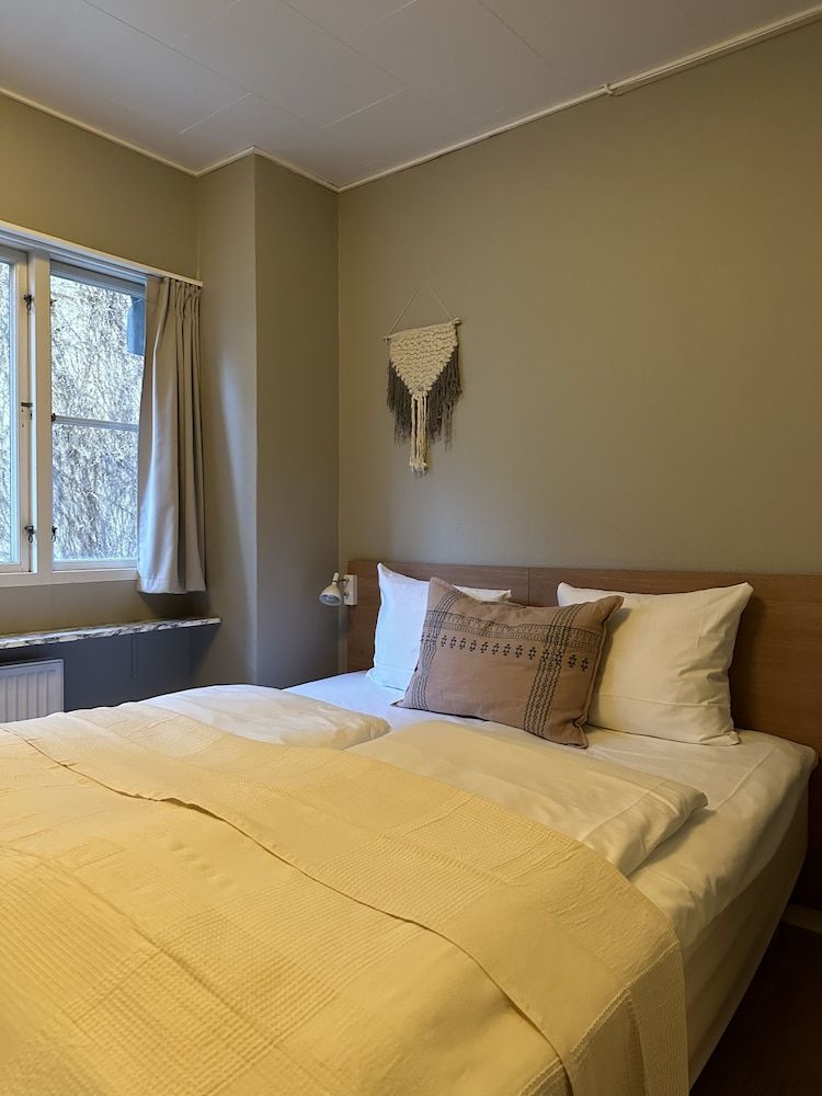 Savoy Hotel Standard Double Room, 1 Queen Bed, Non Smoking, Courtyard View (Medium) 11