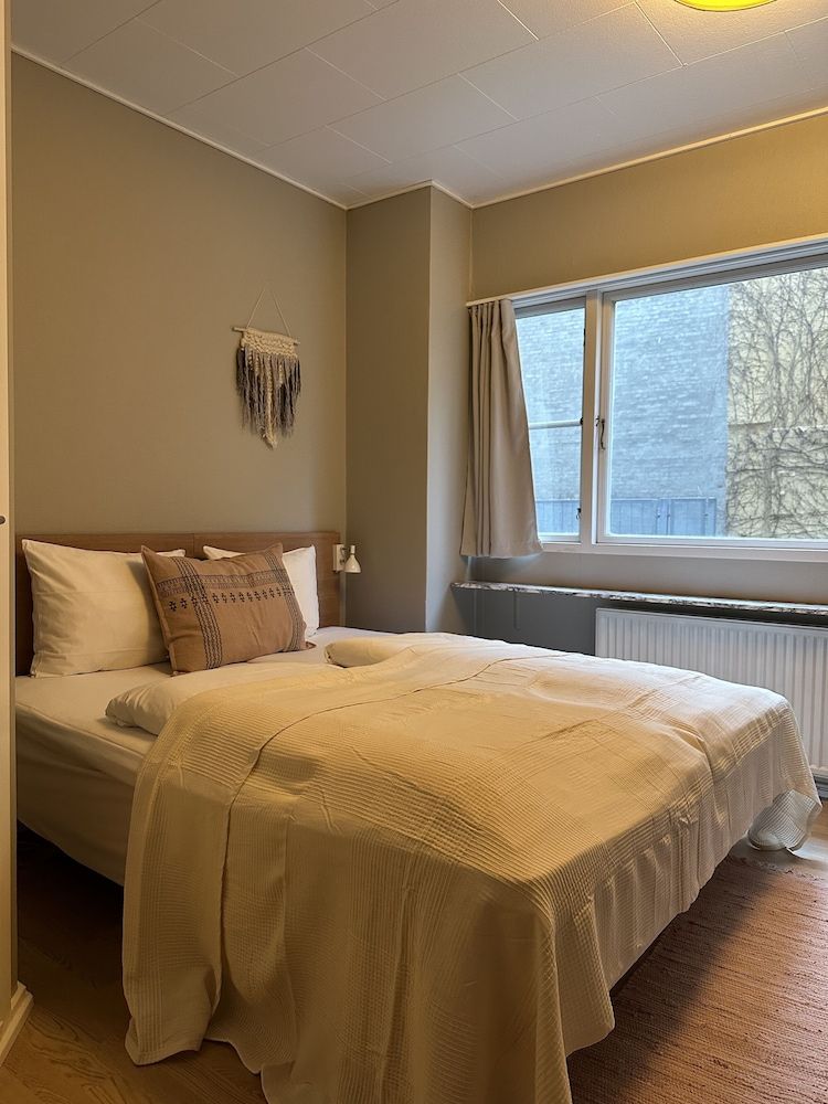 Savoy Hotel Standard Double Room, 1 Queen Bed, Non Smoking, Courtyard View (Medium) 6