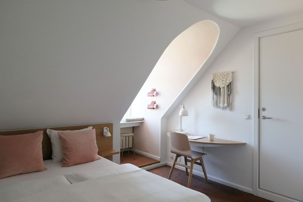 Savoy Hotel Standard Double Room, 1 Queen Bed, Non Smoking, Courtyard View (Medium)