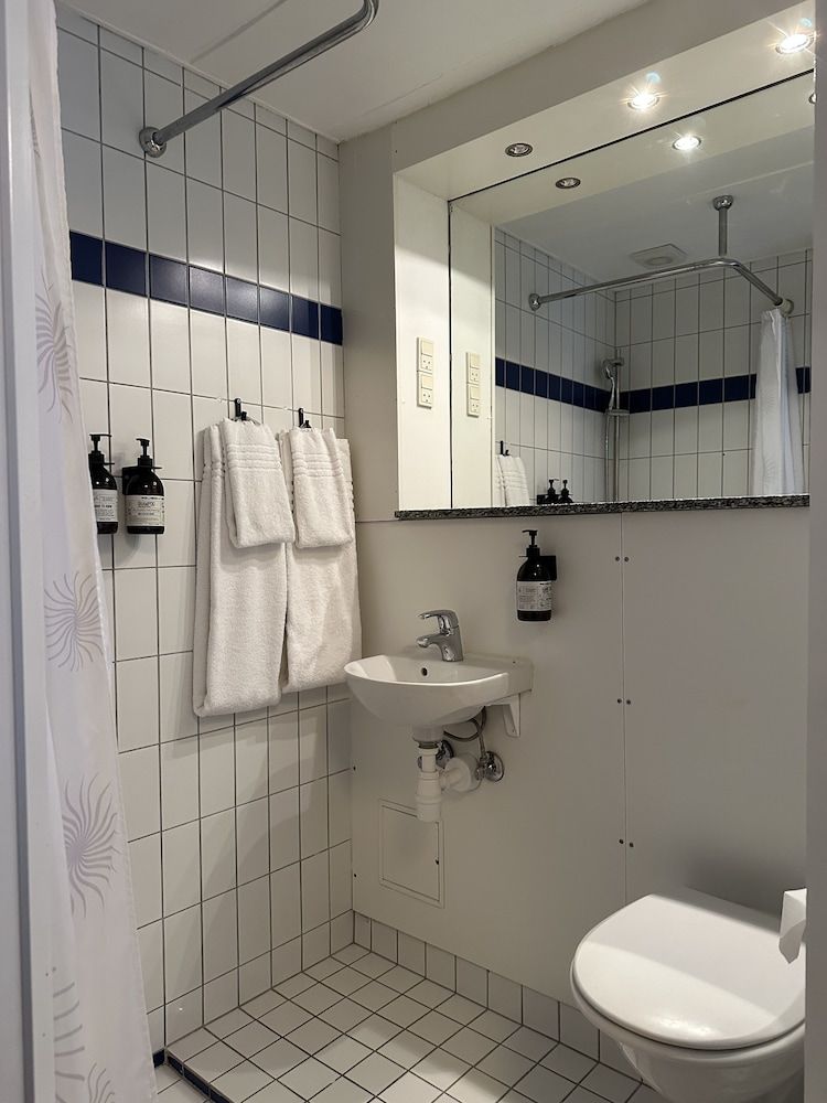 Savoy Hotel Single / Small Double Room 8