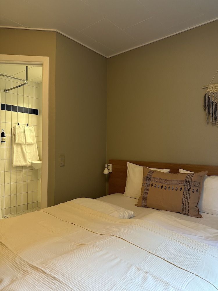 Savoy Hotel Standard Double Room, 1 Queen Bed, Non Smoking, Courtyard View (Medium) 4