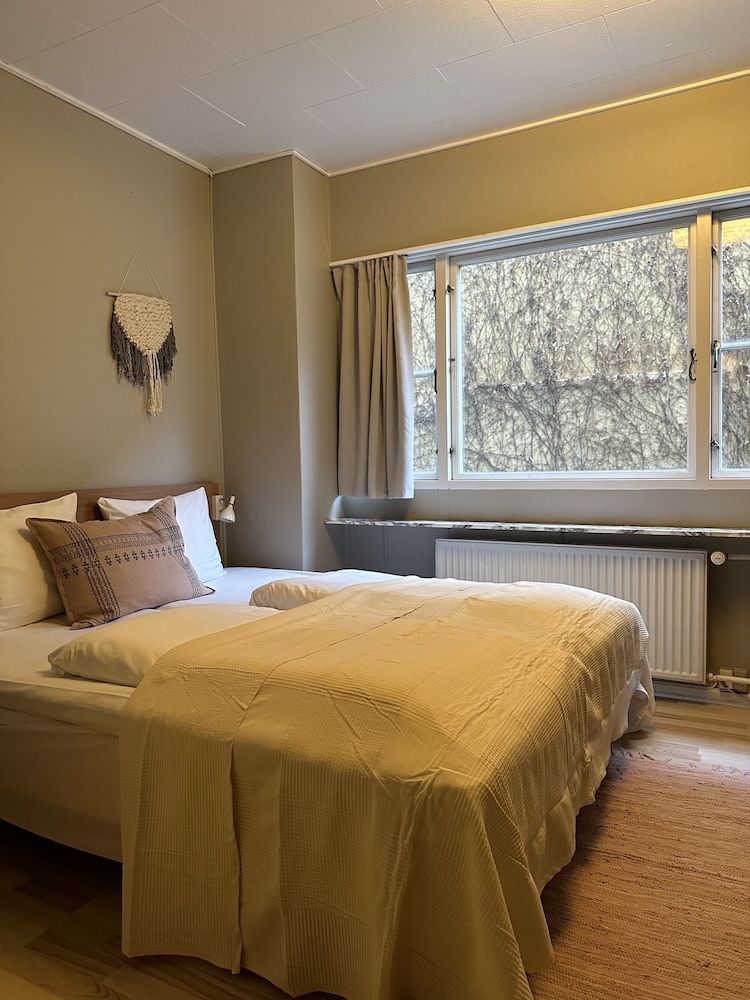 Savoy Hotel Standard Double Room, 1 Queen Bed, Non Smoking, Courtyard View (Medium) 5