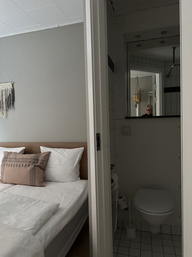 Savoy Hotel Standard Double Room, 1 Queen Bed, Non Smoking, Courtyard View (Medium) 25