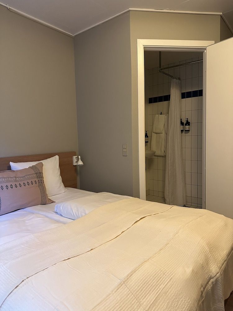 Savoy Hotel Standard Double Room, 1 Queen Bed, Non Smoking, Courtyard View (Medium) 7