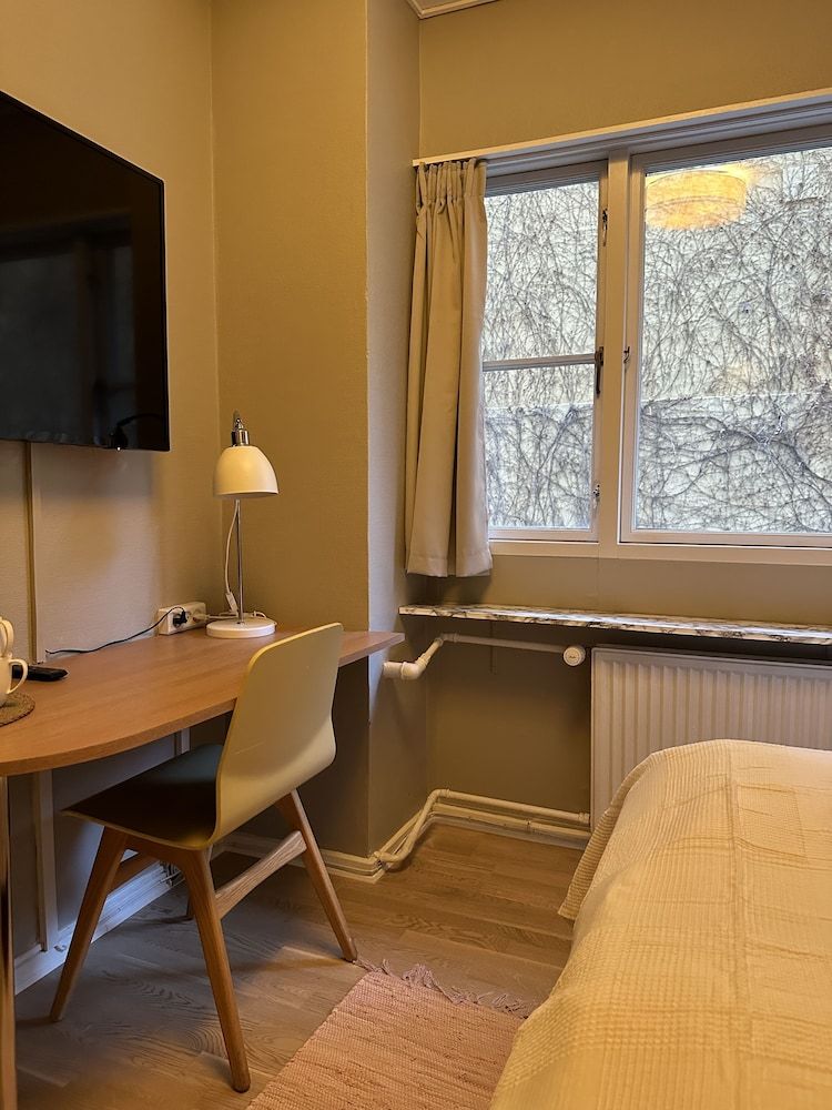 Savoy Hotel Standard Double Room, 1 Queen Bed, Non Smoking, Courtyard View (Medium) 24