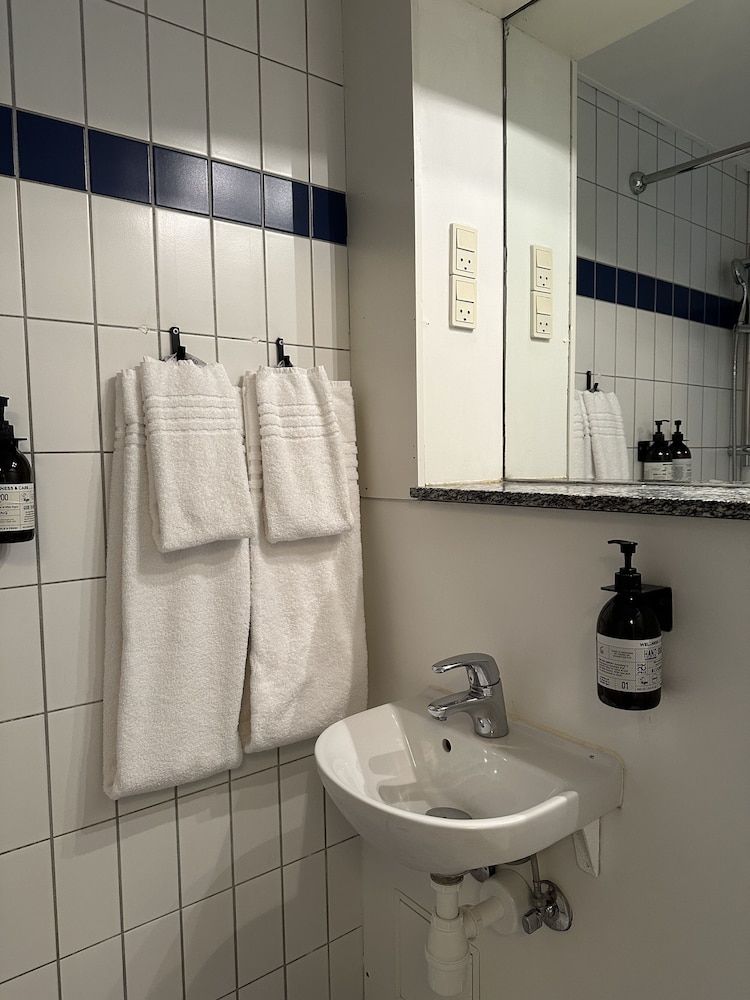 Savoy Hotel Standard Double Room, 1 Queen Bed, Non Smoking, Courtyard View (Medium) 22