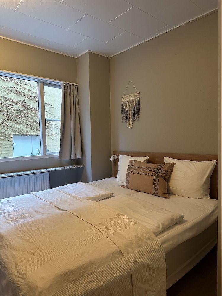 Savoy Hotel Standard Double Room, 1 Queen Bed, Non Smoking, Courtyard View (Medium) 9