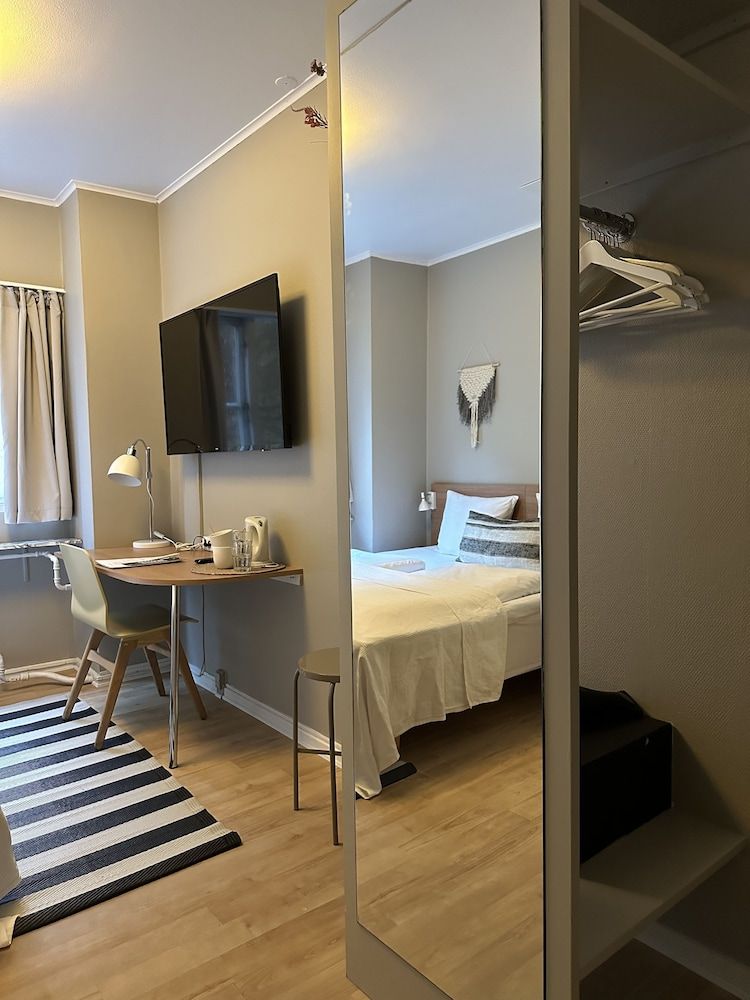 Savoy Hotel Standard Double Room, 1 Queen Bed, Non Smoking, Courtyard View (Medium) 10