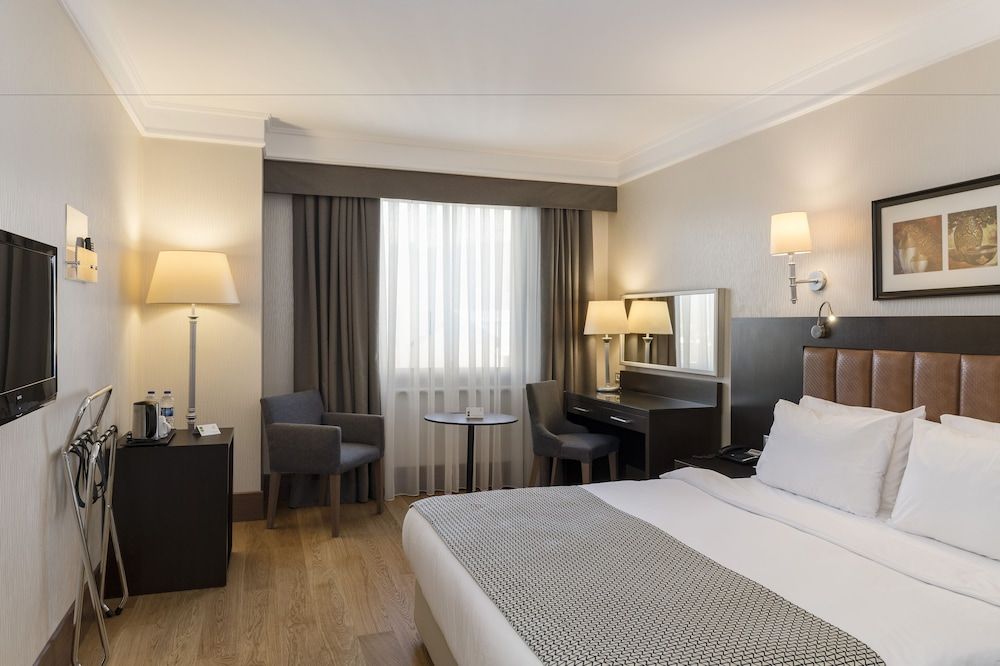 Standard Room, 1 Queen Bed
