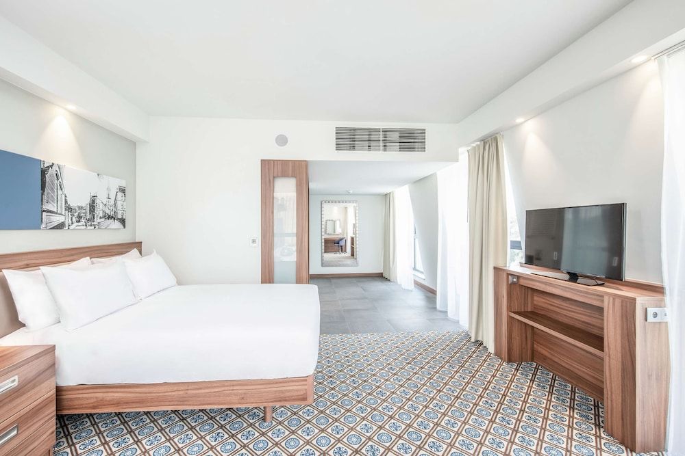 Room, 1 Queen Bed, Accessible