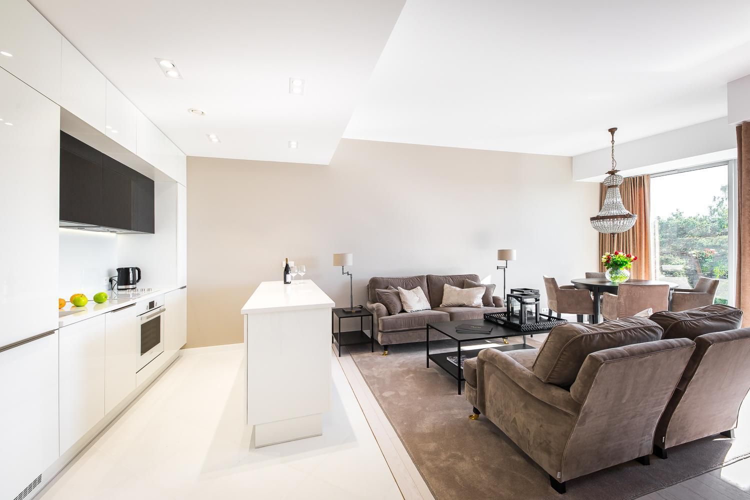 One-Bedroom Apartment B305 (Side Sea View)
