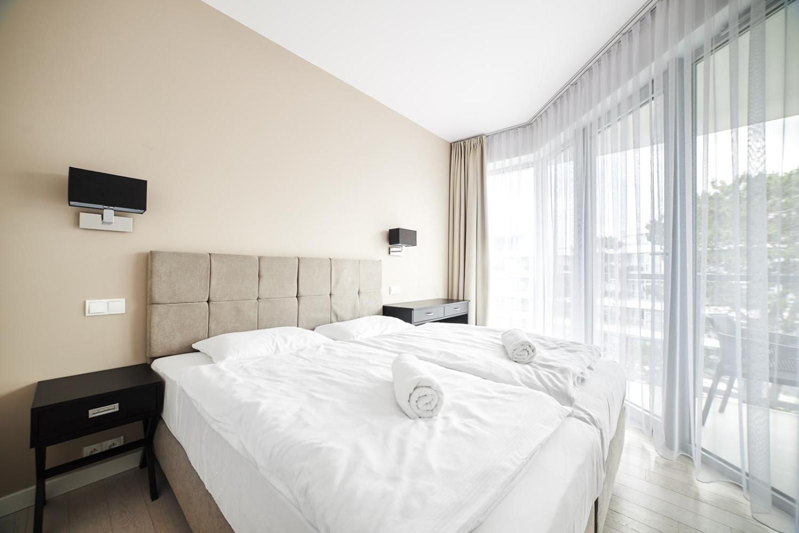 One-Bedroom Apartment B419 (Side Sea View)