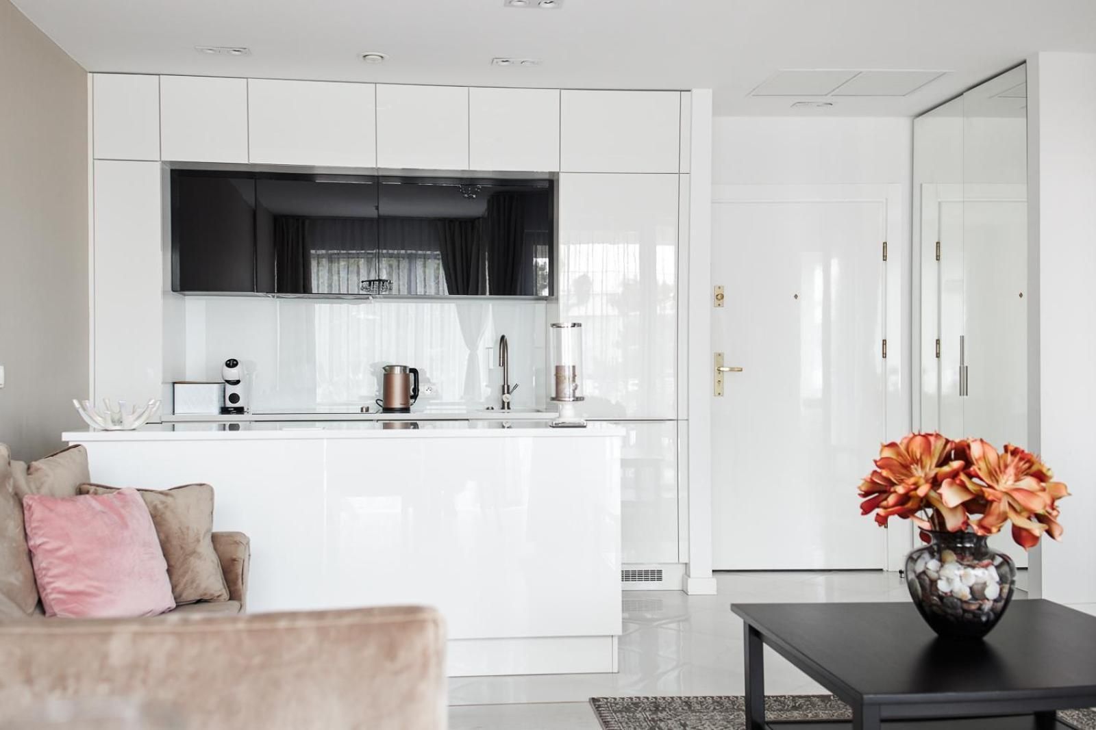 One-Bedroom Apartment B419 (Side Sea View)