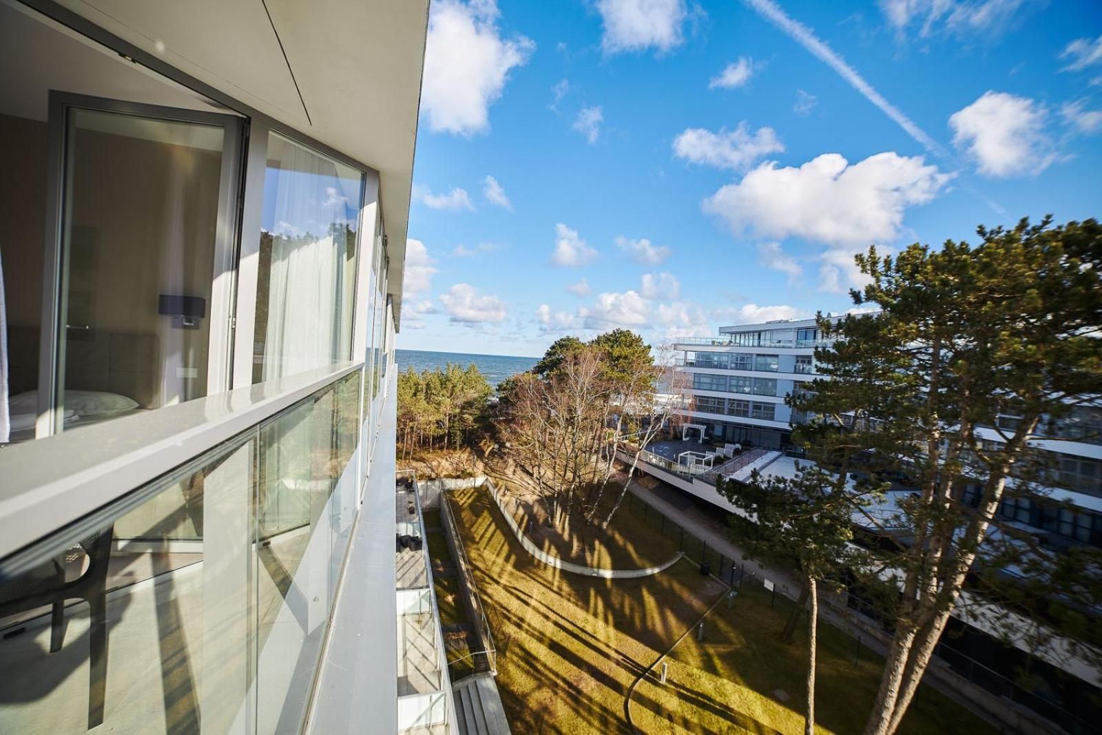 One-Bedroom Apartment B420 (Side Sea View)