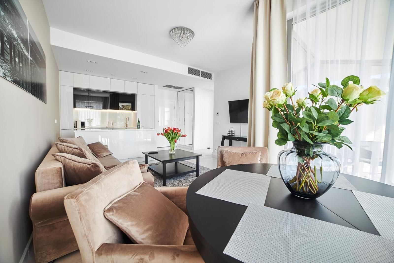 One-Bedroom Apartment B420 (Side Sea View)