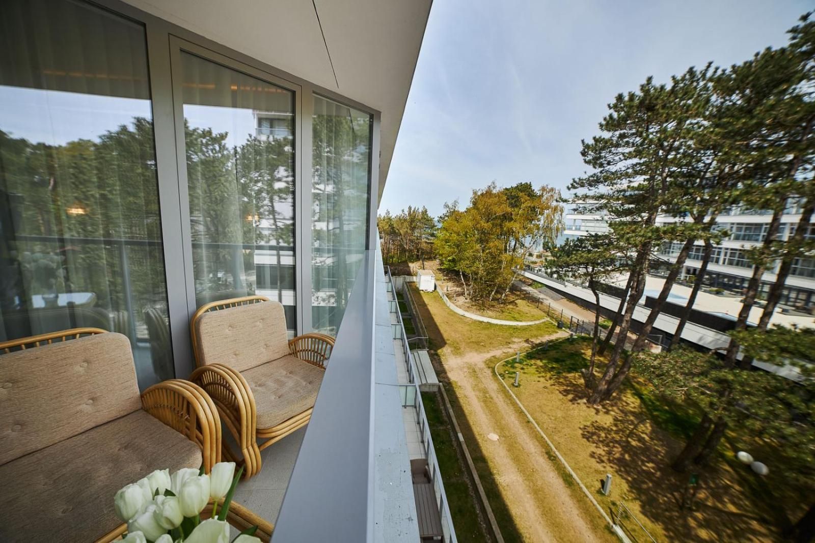 One-Bedroom Apartment B321 (Side Sea View)