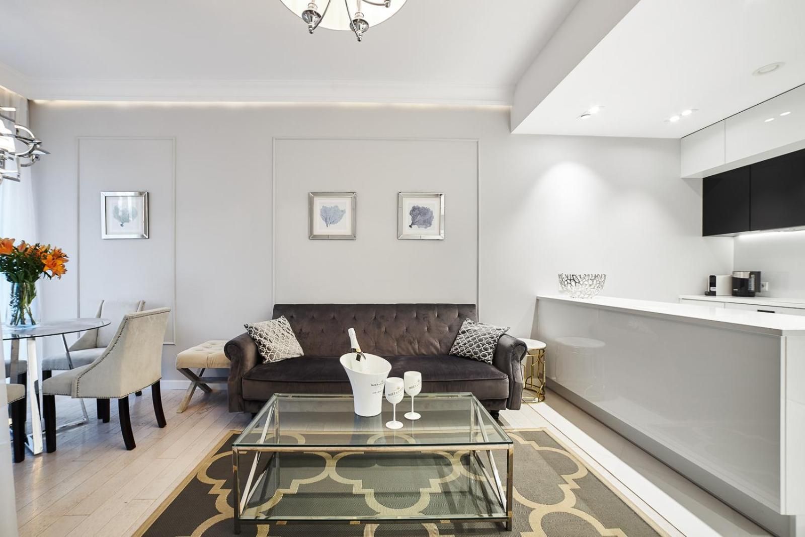 One-Bedroom Apartment B221 (Partial Sea View)