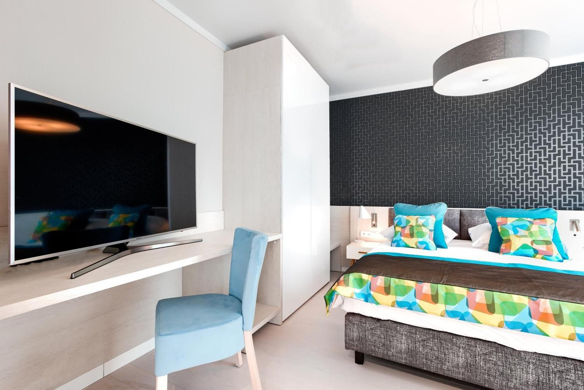 One-Bedroom Apartment B311 (Side Sea View)