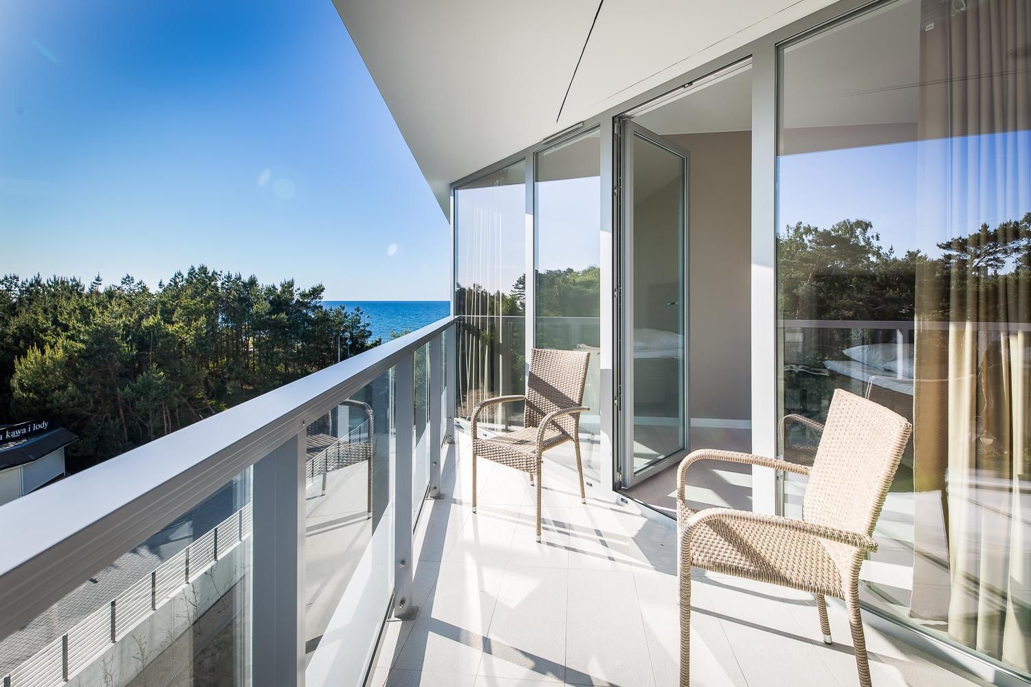One-Bedroom Apartment B305 (Side Sea View)