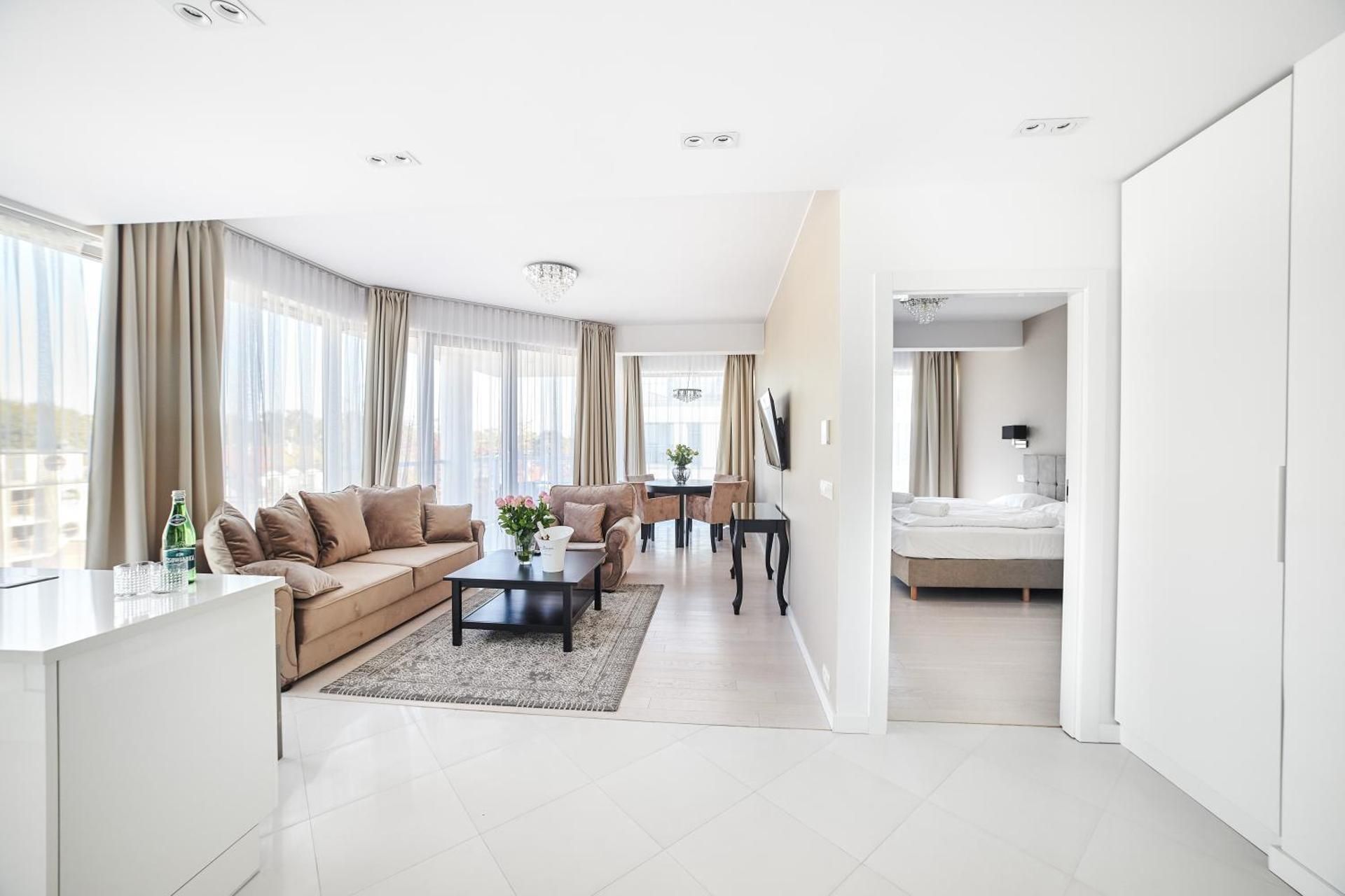 One-Bedroom Apartment B401 (Side Sea View)