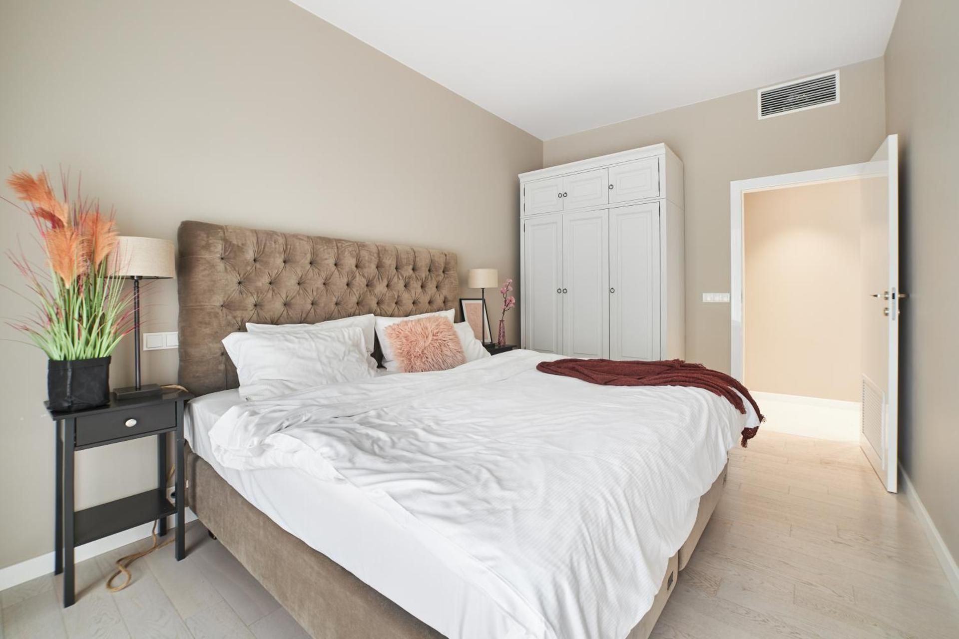 One-Bedroom Apartment B105