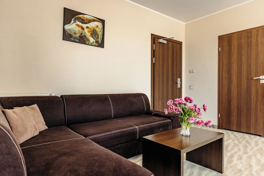 Family Quadruple Room, 1 Bedroom, Refrigerator, Partial Lake View