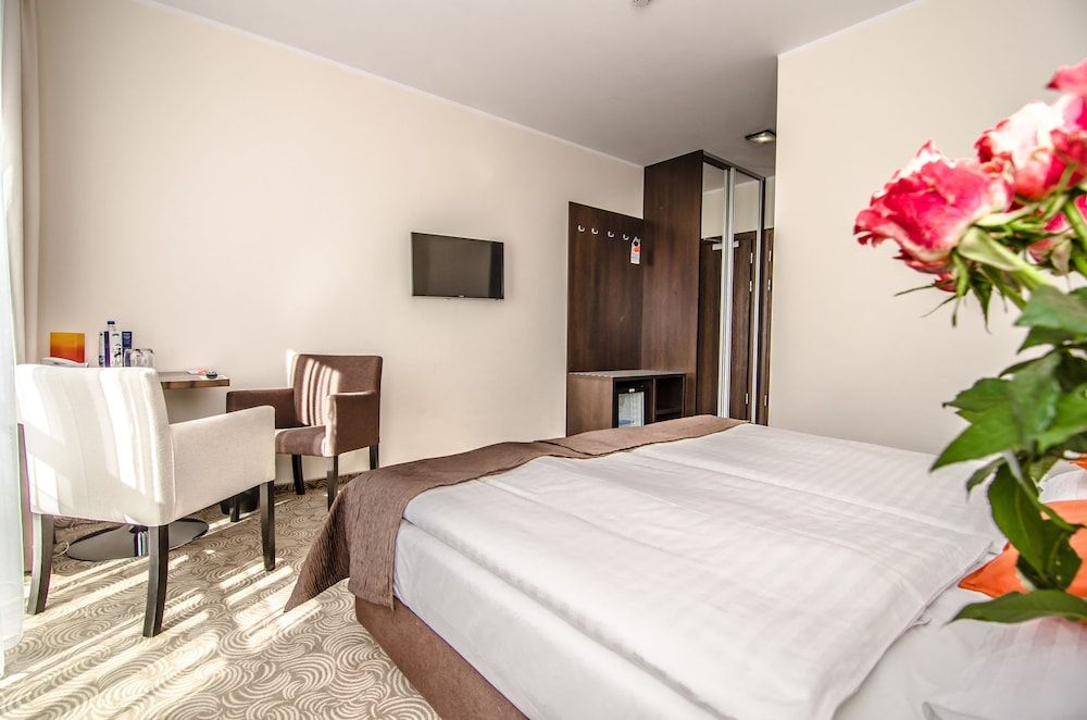 Comfort Twin Room, 1 Bedroom, Refrigerator, Partial Lake View