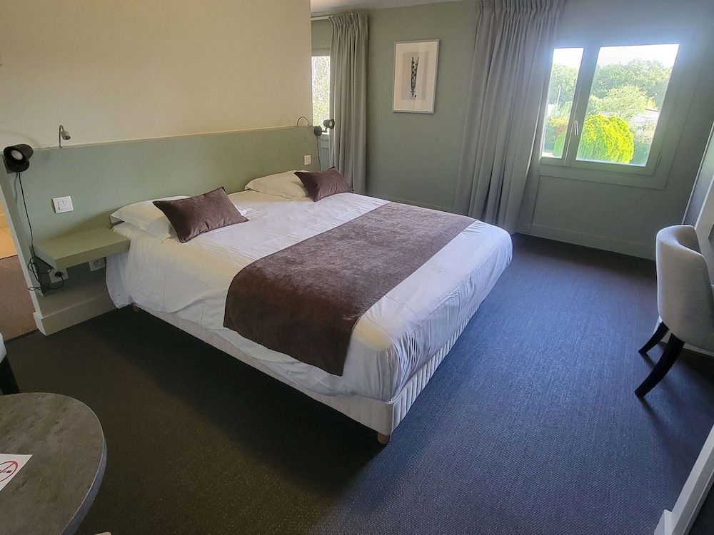 Standard Room, 1 Queen Bed